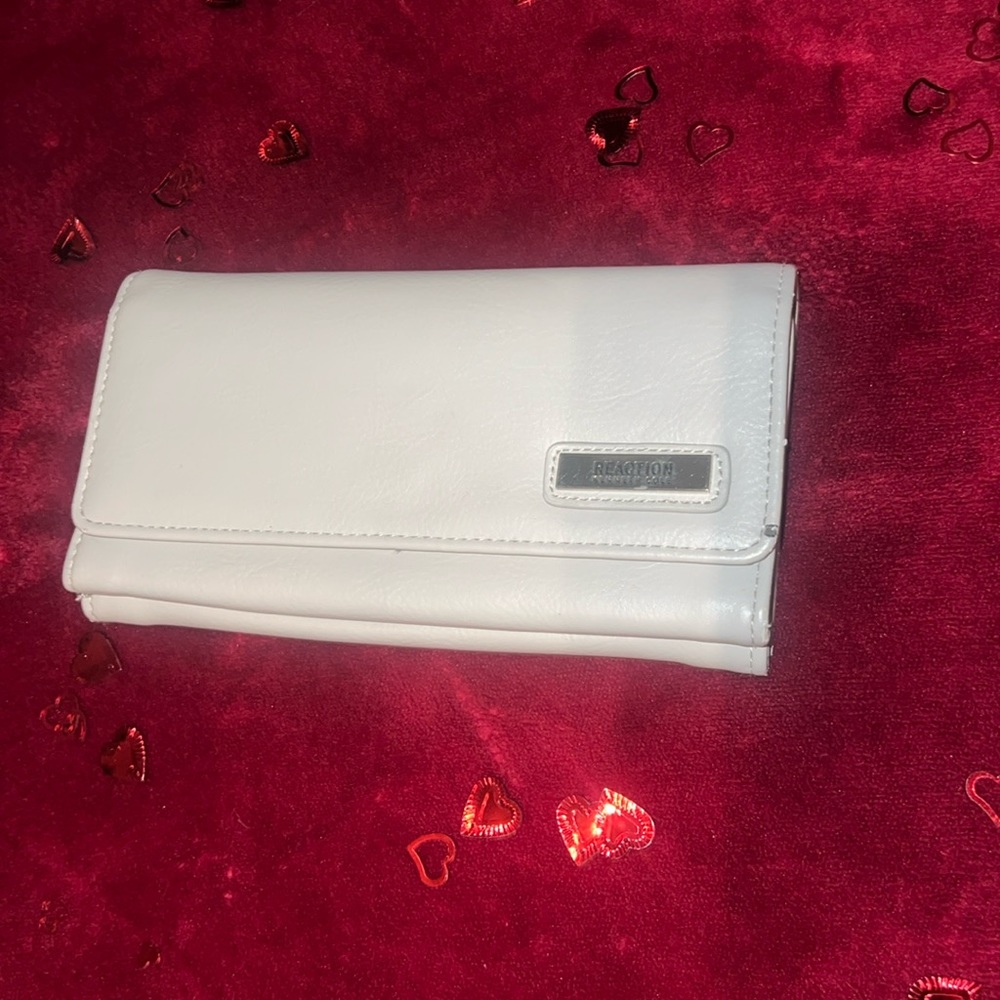 Beautiful & Spacious Wallet!! - Picture 2 of 7